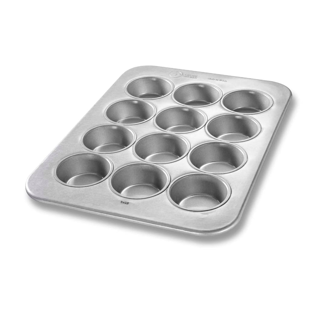 Chicago Metallic 43645 Glazed 12-Cavity Large Muffin Pan