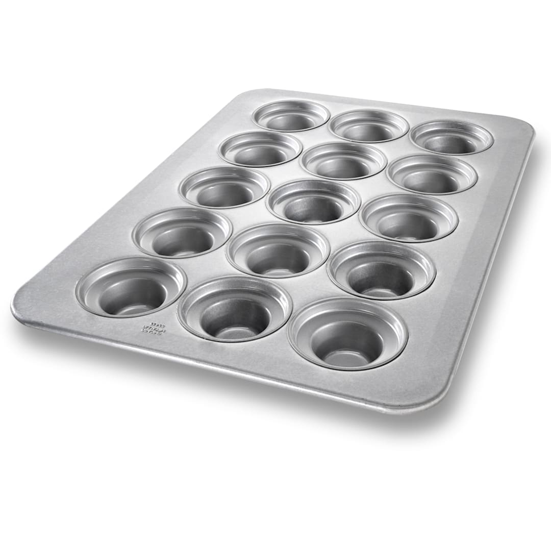 Chicago Metallic 45435 Glazed 15-Cavity Large Crown Muffin Pan