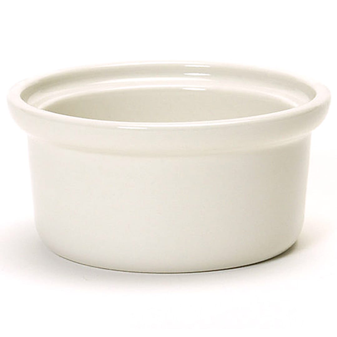 Tuxton BEB-1206 9.5 Oz. Eggshell Casserole Dish