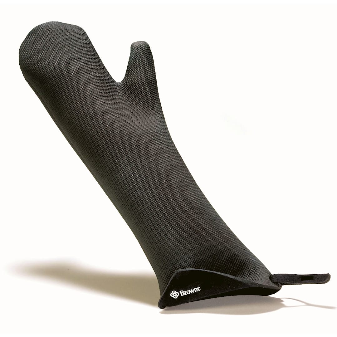 Darling Foodservice Black 16.38" Oven Mitt
