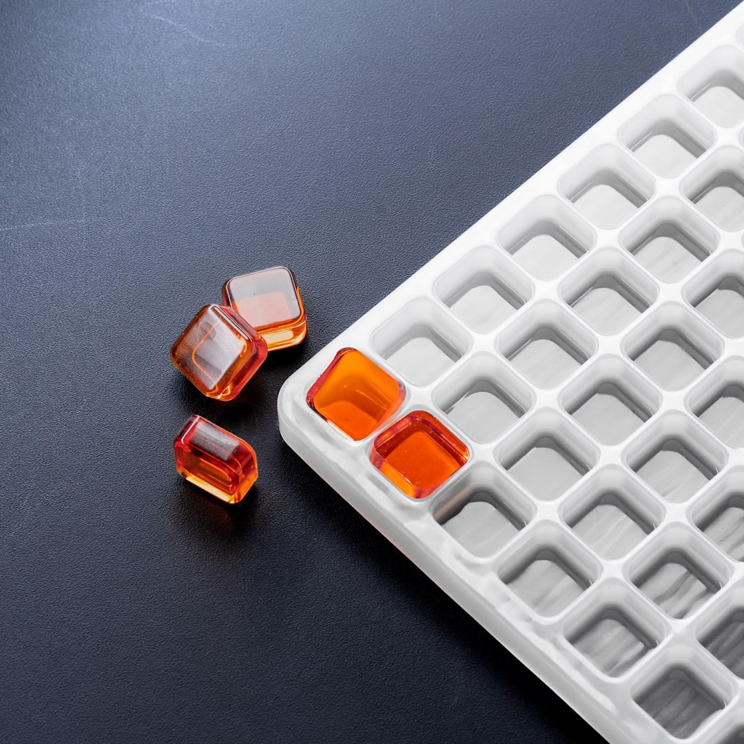 Bold Maker 22110 140 Cavity 5mL Rounded Square Mold