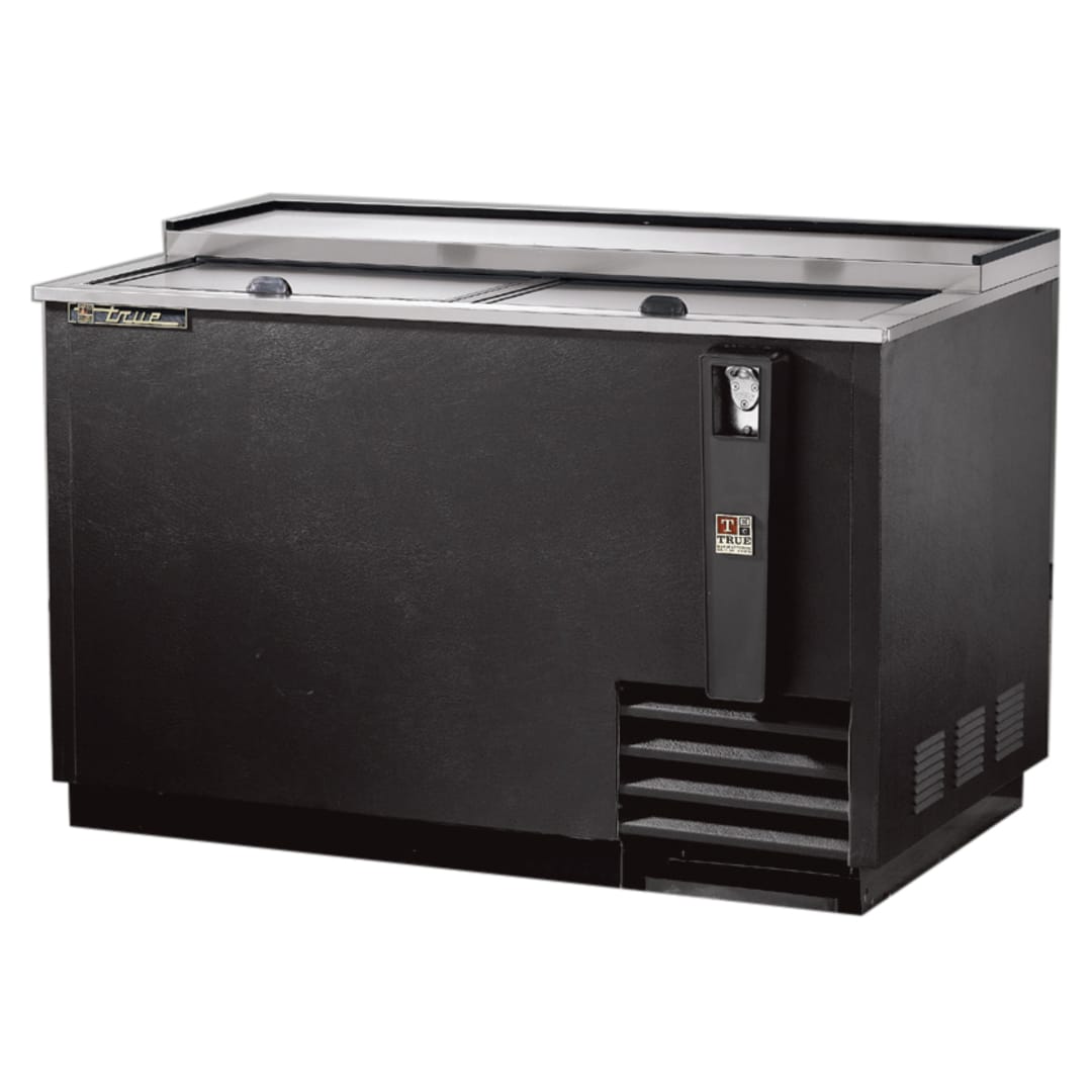 True TD-50-18-HC Horizontal Bottle Cooler For 24 Cases / 12 Oz. Cans