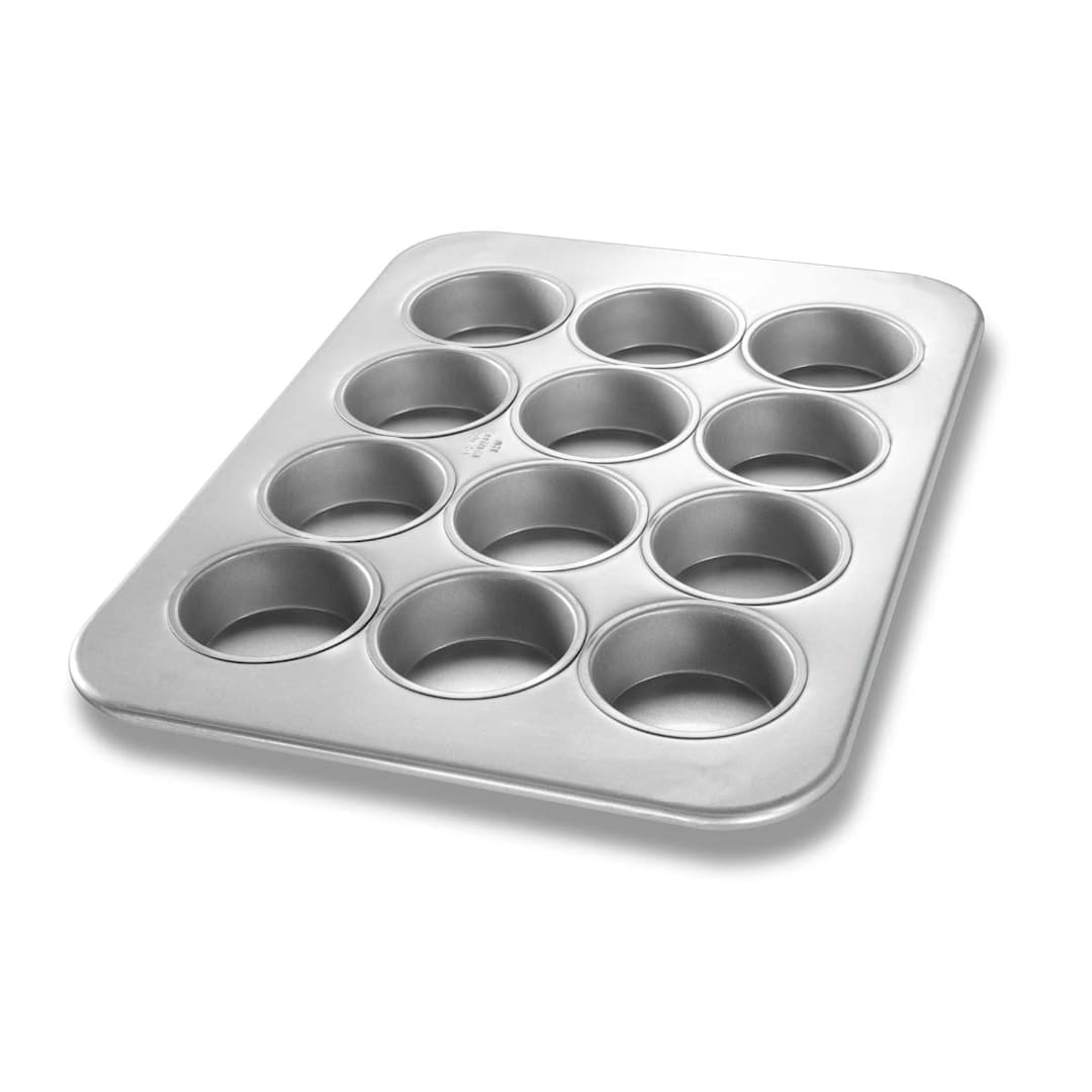 Chicago Metallic 43215 Glazed 12-Cavity Texas Muffin Pan