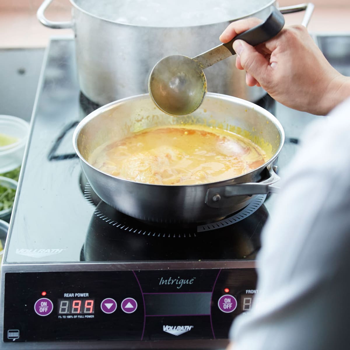 https://assets.wasserstrom.com/image/upload/features-vollrath-induction-range-professional-series?scl=1&fmt=jpg&qlt=60