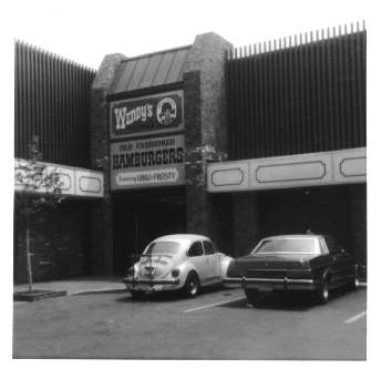 cento bar, bartender serving drinks