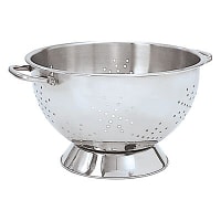 Mixing bowls and colanders, basic kitchen utensils in foodservice - Araven